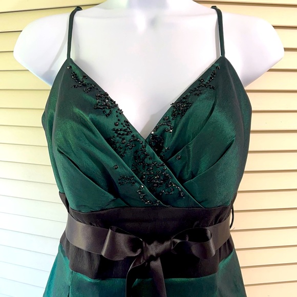 Gorgeous Green Evening Dress - Picture 1 of 15